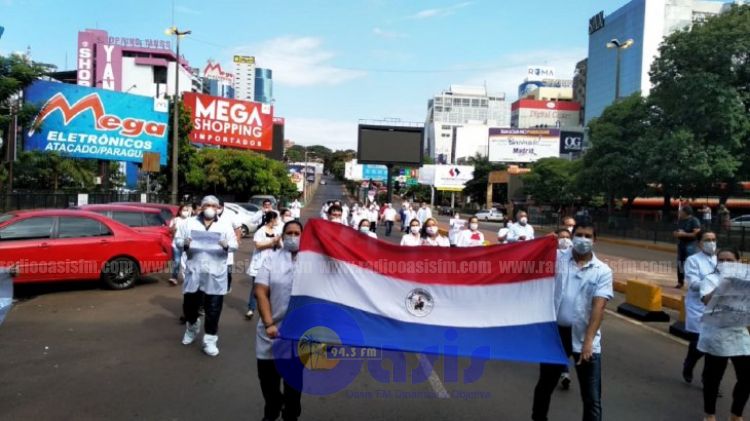 Covid-19: Médicos de CDE marchan para exigir la continuidad de la cuarentena total