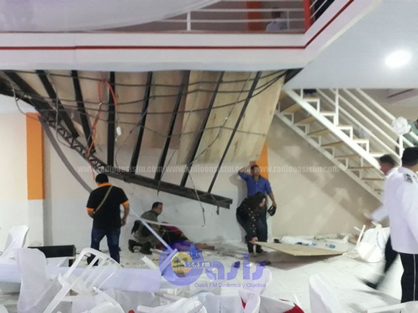 Heridos tras caerse parte de un local de eventos en Concepción