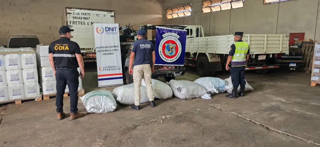 Por trasportar ropas usadas en fardos, paraguayo es aprehendido por la Policía