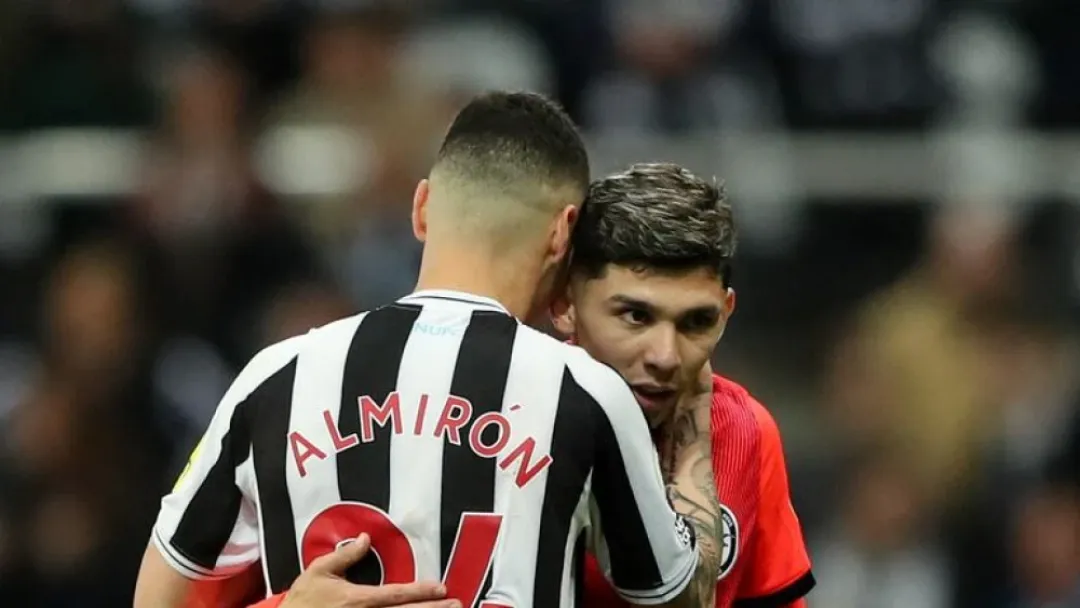Miguel Almirón y Julio Enciso pensando en sus posibles destinos