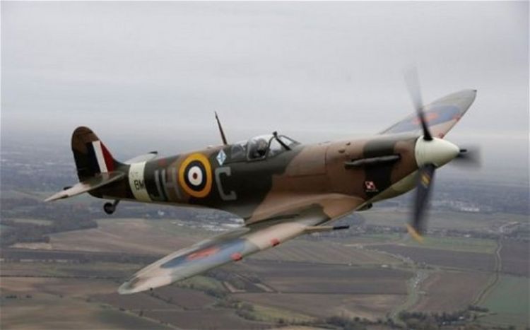 La vuelta al mundo en un caza Spitfire de la Segunda Guerra Mundial
