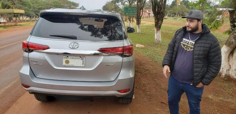 Incautan camioneta robada en Brasil con chapa del Congreso
