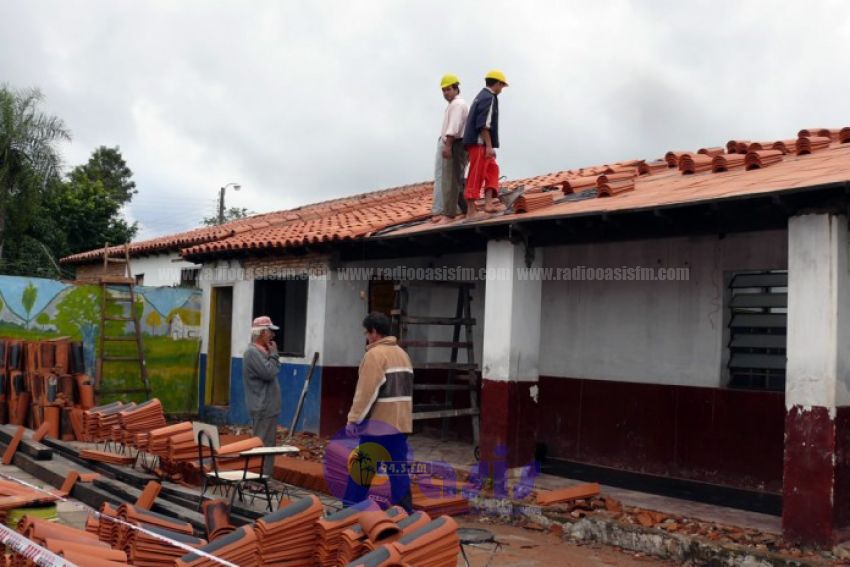 Ministro señala que obras en escuelas terminarían en mayo