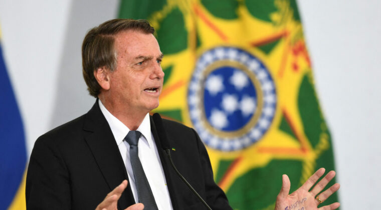 Allanan casa de Bolsonaro por caso de falsos certificados de vacuna anticovid