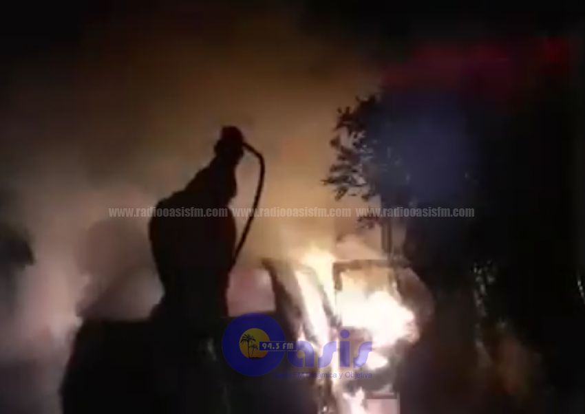 Incendian vehículo en Pedro Juan
