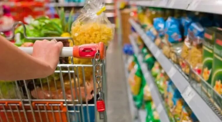 Baja del combustible tendrá impacto positivo en la canasta básica, afirman