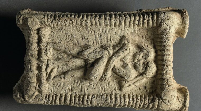 Identifican el primer beso del que se tenga registro en la historia