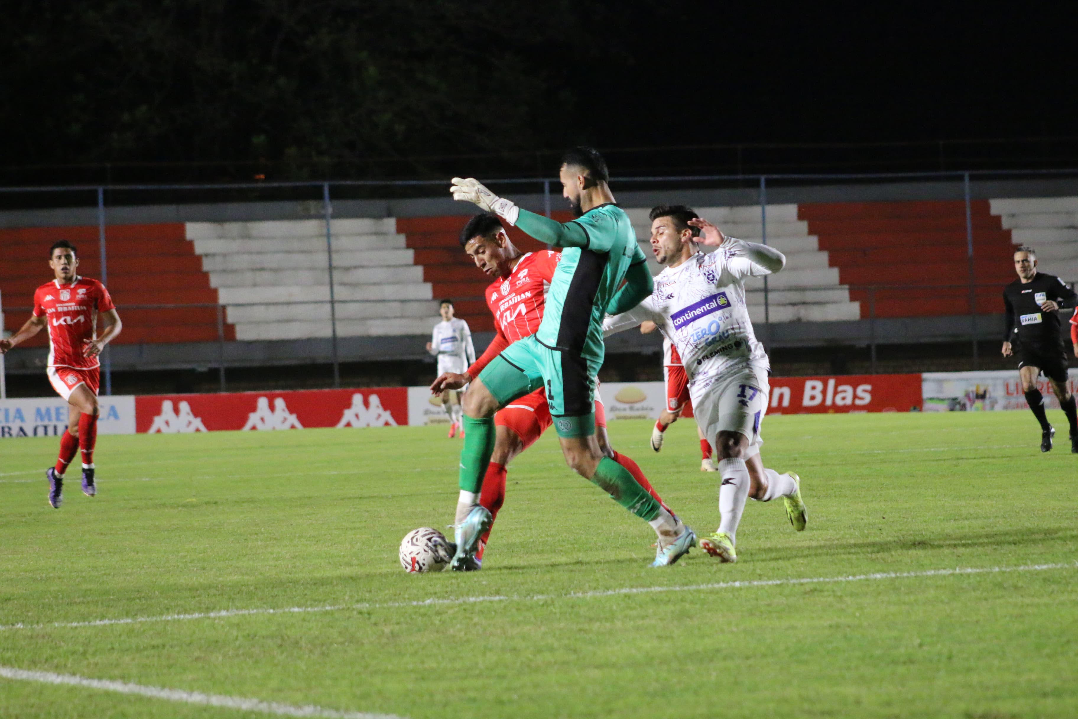 General Caballero sale de la zona roja a expensas del Gallo Norteño