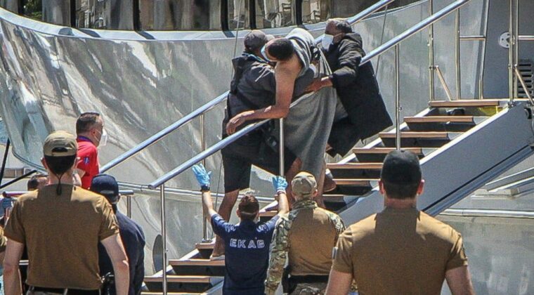 Decenas de migrantes muertos y más de 100 rescatados tras naufragio en Grecia