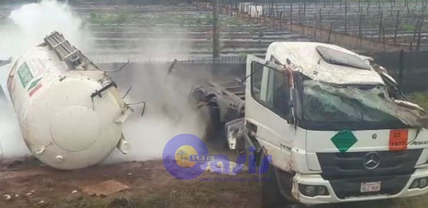 Camión vuelca aparatosamente tras chocar contra un caballo en Paraguarí