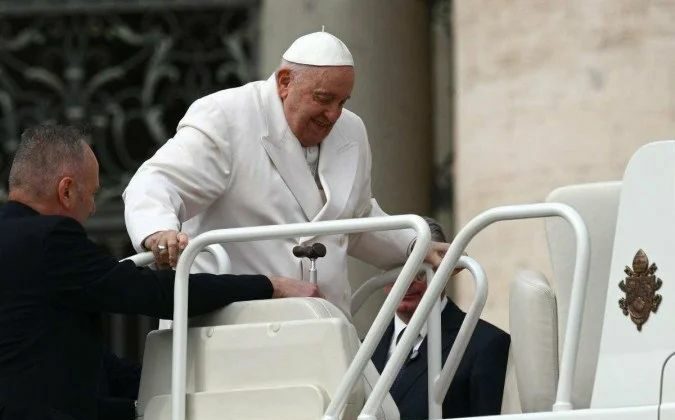 El papa, hospitalizado, anula las audiencias del jueves