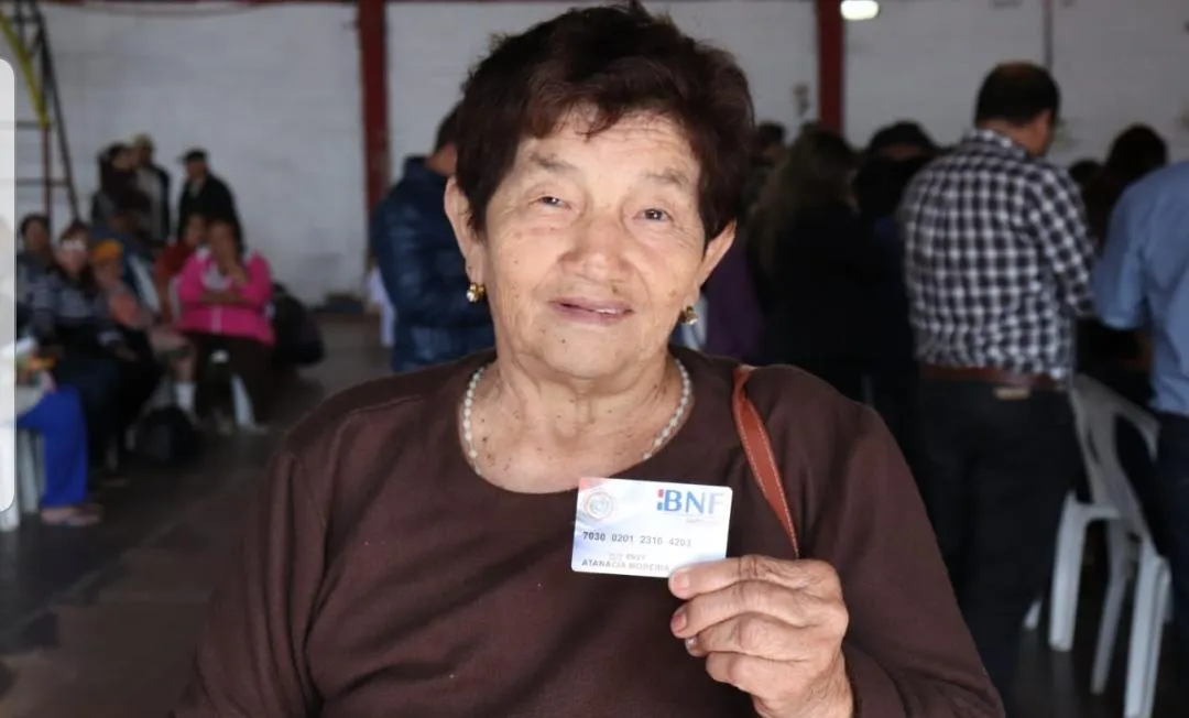 Inicia entrega de tarjetas para pensión de adultos mayores en la capital de Amambay