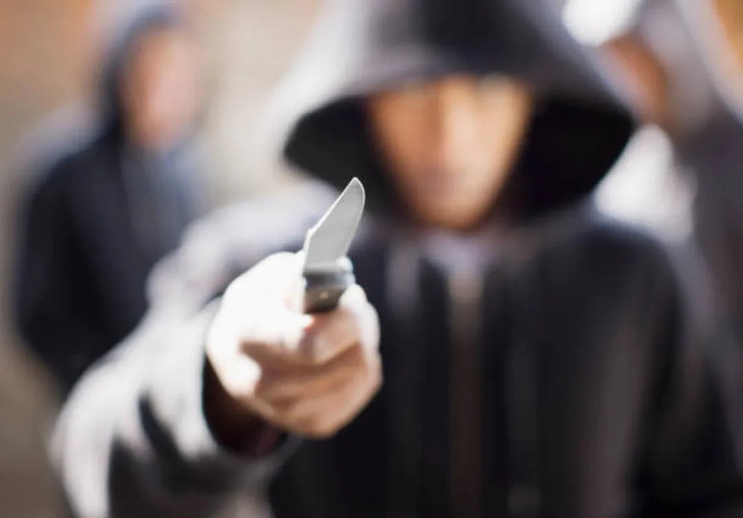 Joven es detenido por agredir a su padre y amenazar a vecinos
