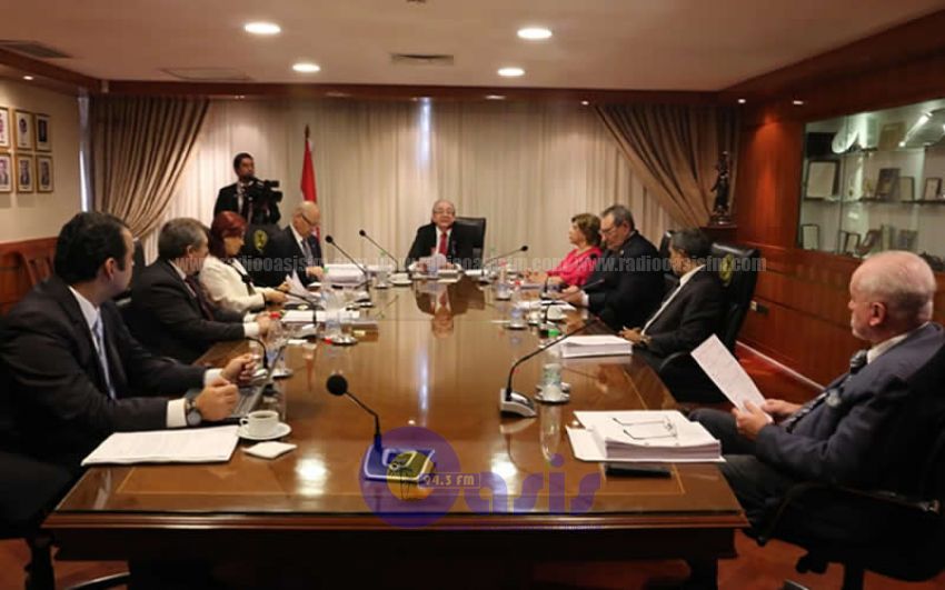 Corte suspende a dos magistrados y a una fiscal