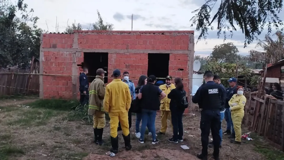 Encuentran cuerpo calcinado de mujer embarazada en vivienda en construcción