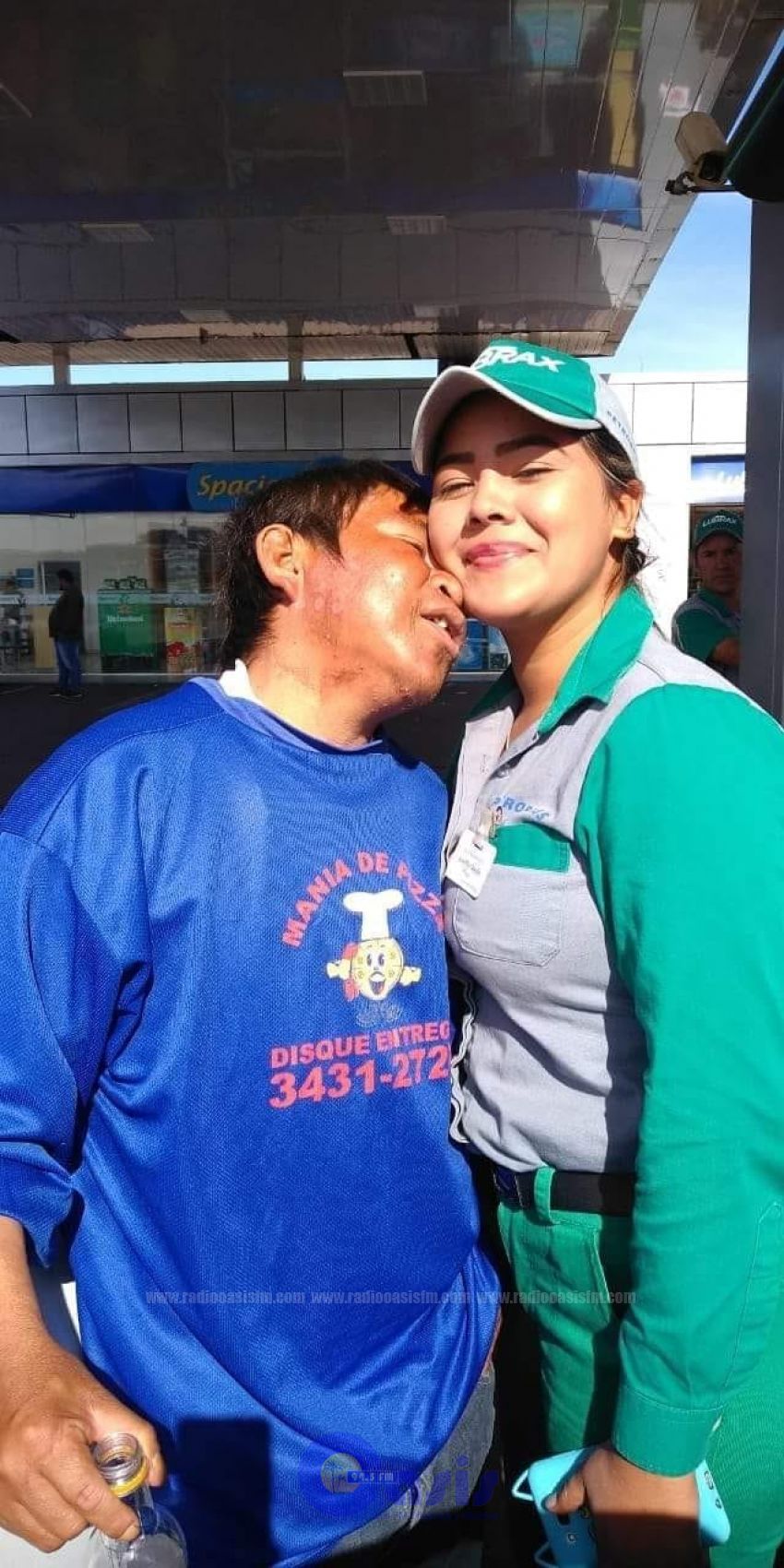 Joven pierde su trabajo por sacar una foto con "Lomimonte"