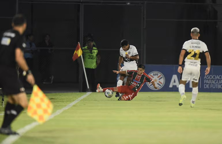 Olimpia sumó su primer triundo en el torneo