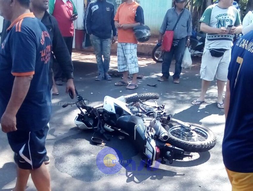 Choque entre bus y policías