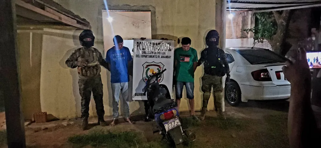 Dos jóvenes fueron detenidos por poseer una motocicleta robada en su poder