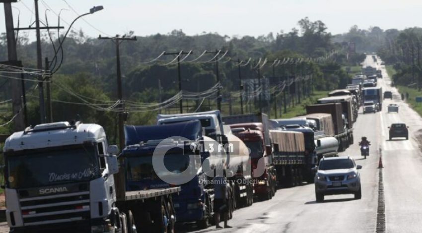 Camioneros anuncian paro contra la suba del combustible desde este lunes