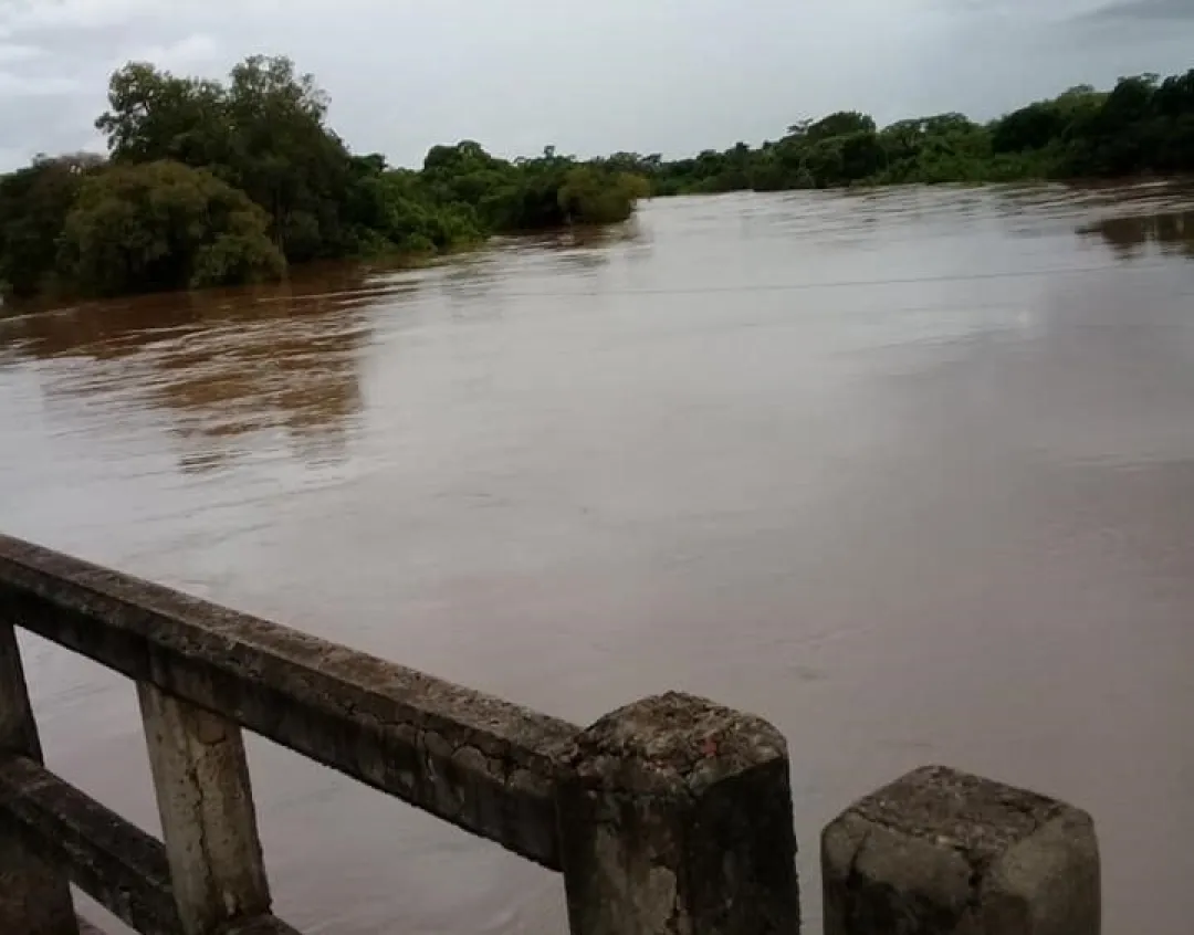 Dos hombres desaparecen tras el vuelco de canoa en el río Aquidabán