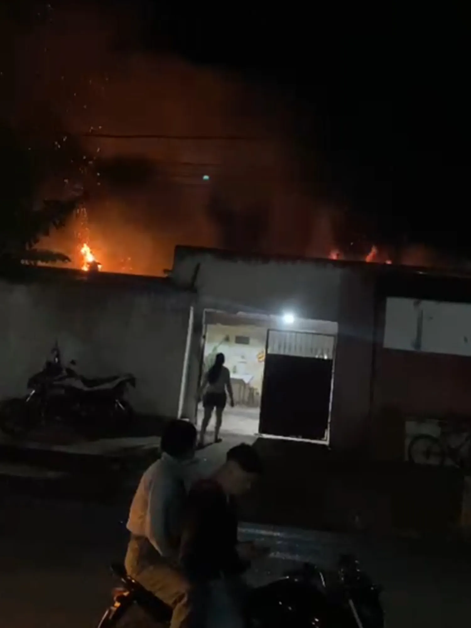 Incendio destruye conocido copetín en Pedro Juan