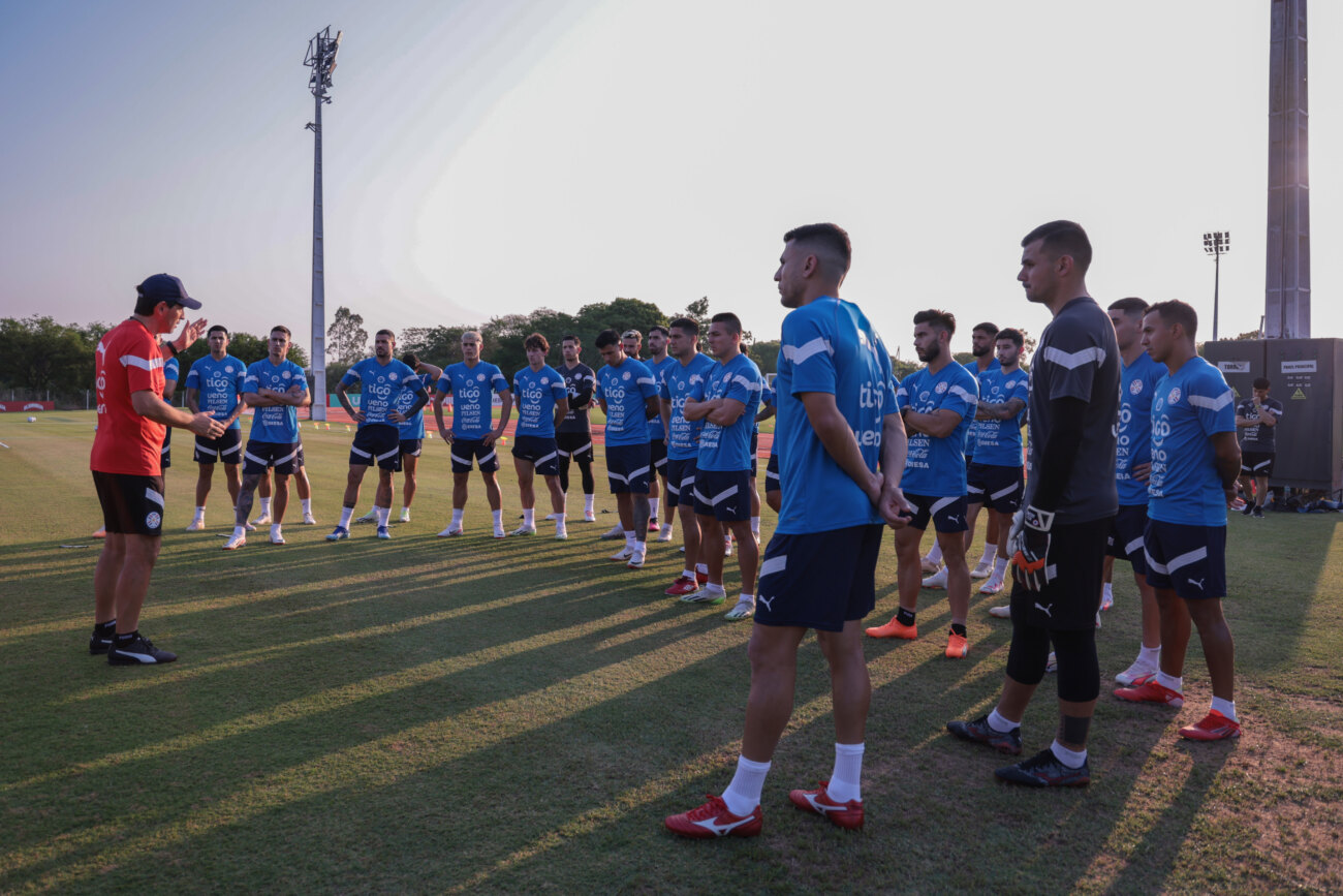 La Albirroja, con plantel completo espera su visita a Argentina