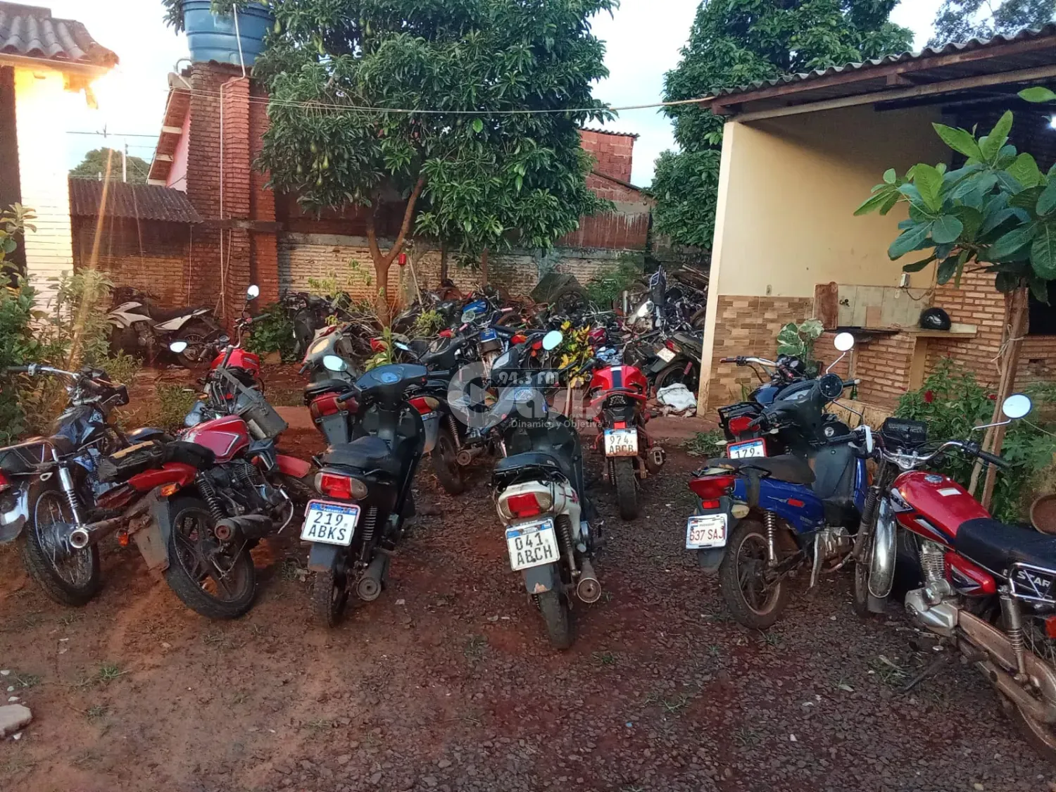 Incautan 12 motocicletas abandonadas durante operativo en el barrio Obrero