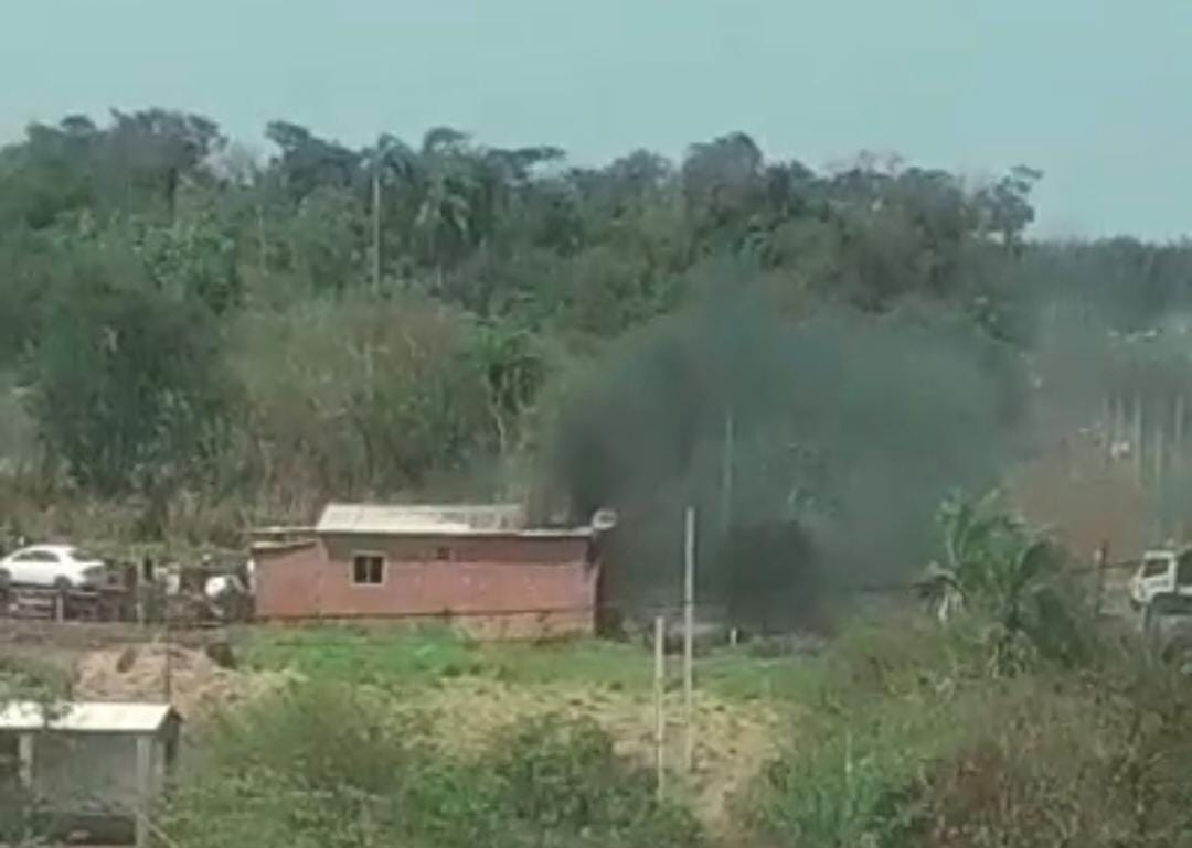 En la fracción Carolina II una casa ardió en llamas producto de un cortocircuito