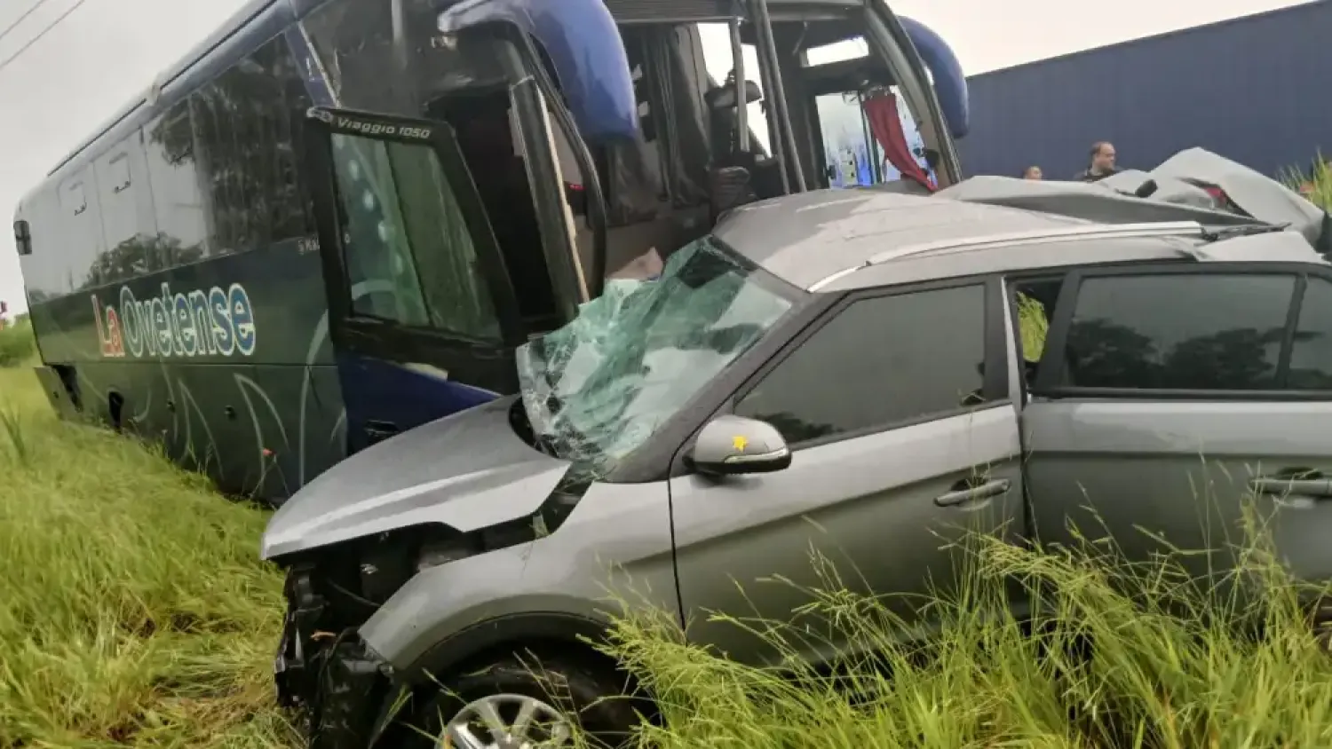 Choque entre bus y camioneta acaba con la vida de joven médico en San Pedro