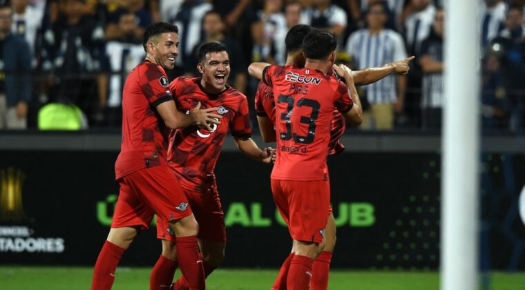 Libertad triunfa en Perú y revive en la Copa Libertadores
