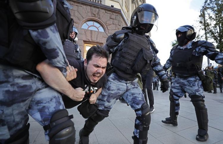 Casi 1.400 detenidos en manifestación del sábado en Moscú