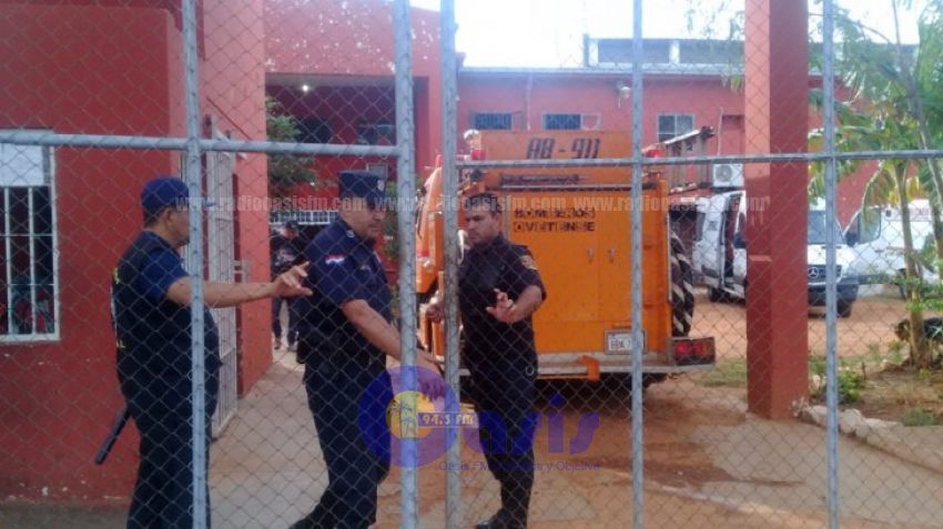Reclusos toman de rehén a un guardiacárcel en Coronel Oviedo
