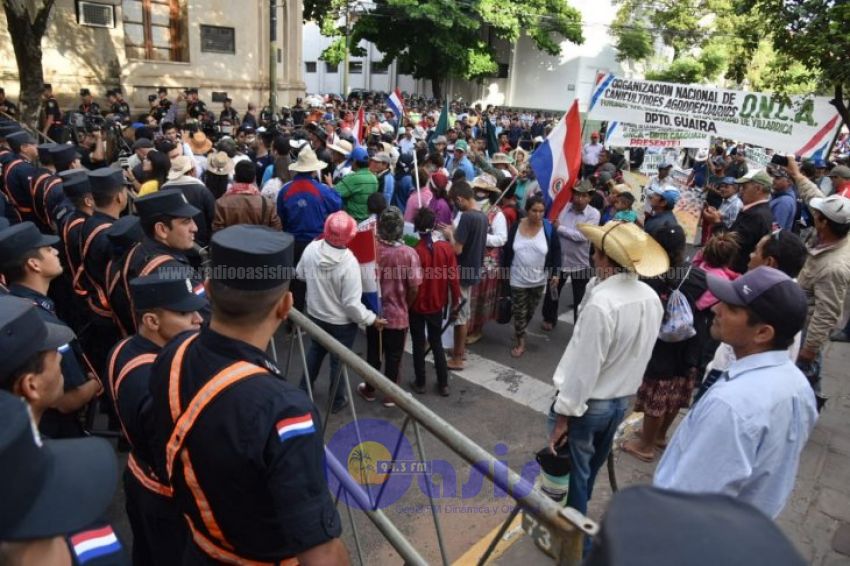 Policía impone ley del marchódromo para evitar marcha por el microcentro