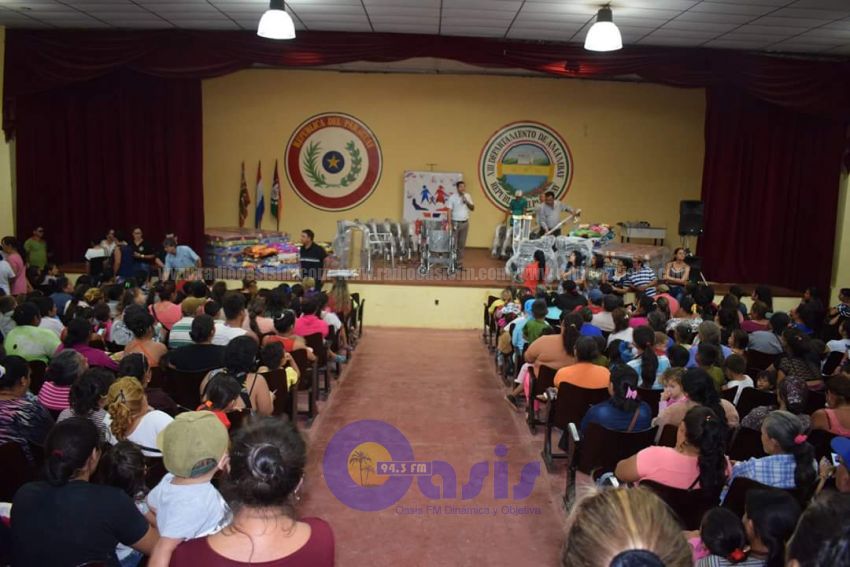 Entregan colchones, silla de rueda y herramientas a personas carenciadas