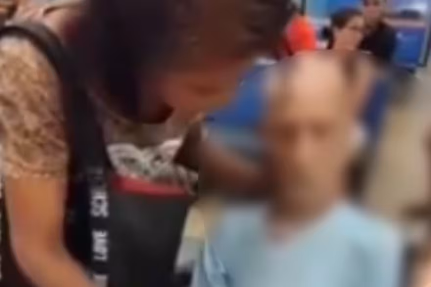 Brasil: una mujer llevó en silla de ruedas un cadáver a un banco para sacar un préstamo