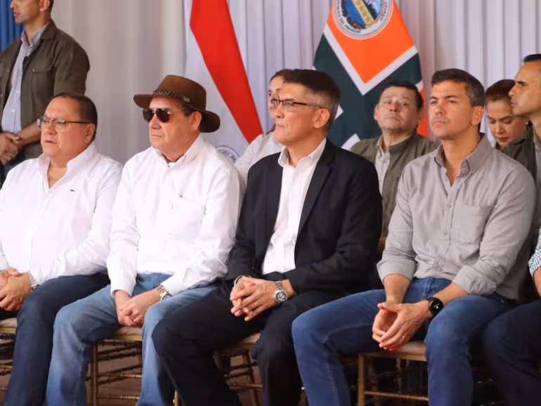 El caluroso abrazo de Peña con Eulalio “Lalo” Gomes, diputado cuestionado en Brasil