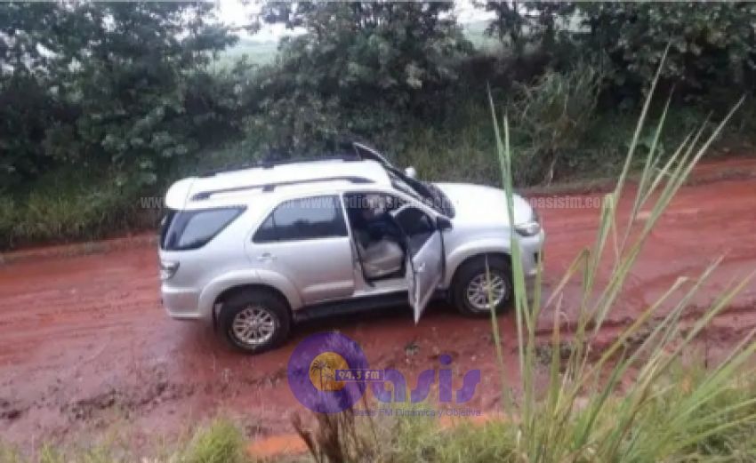 Marihuaneros  abandonan camioneta en Zanja Pyta