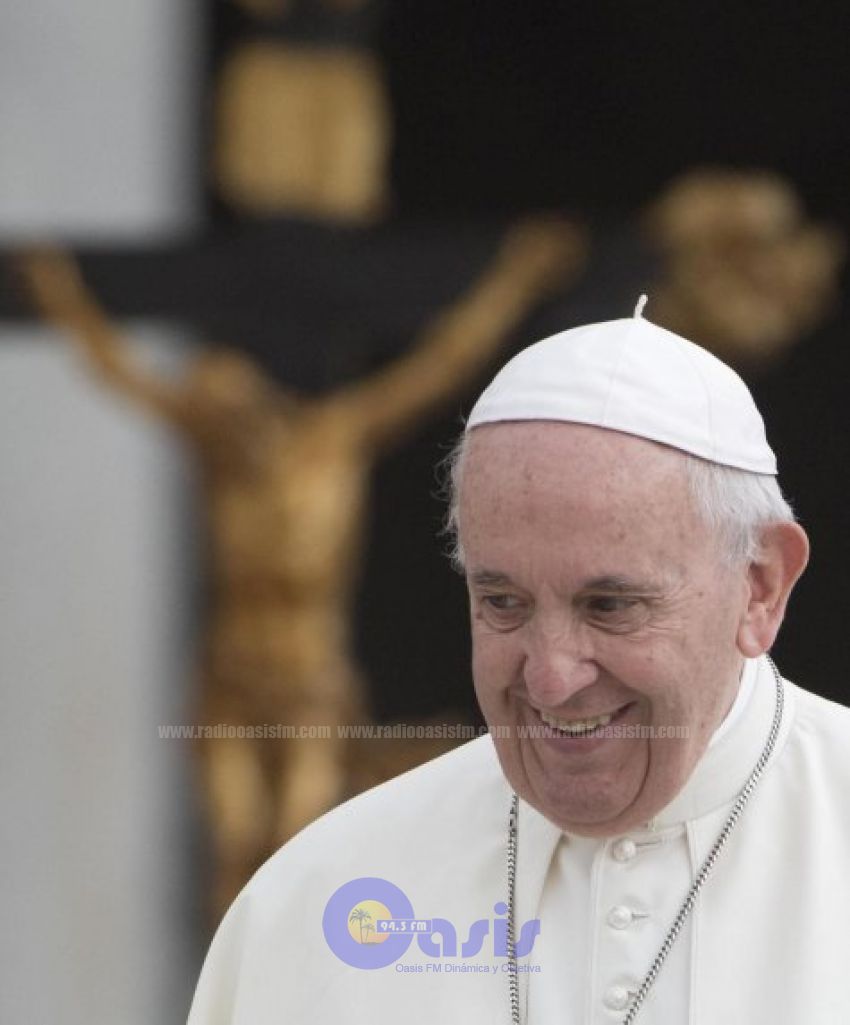 Papa pide que nunca se insulte a los padres