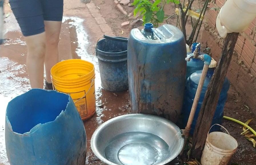 Vecinos del barrio Bernardino Caballero denuncian falta de agua