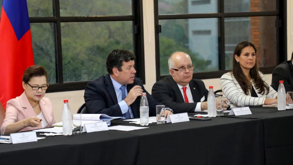 Taiwán muestra interés en extraer petróleo del Chaco