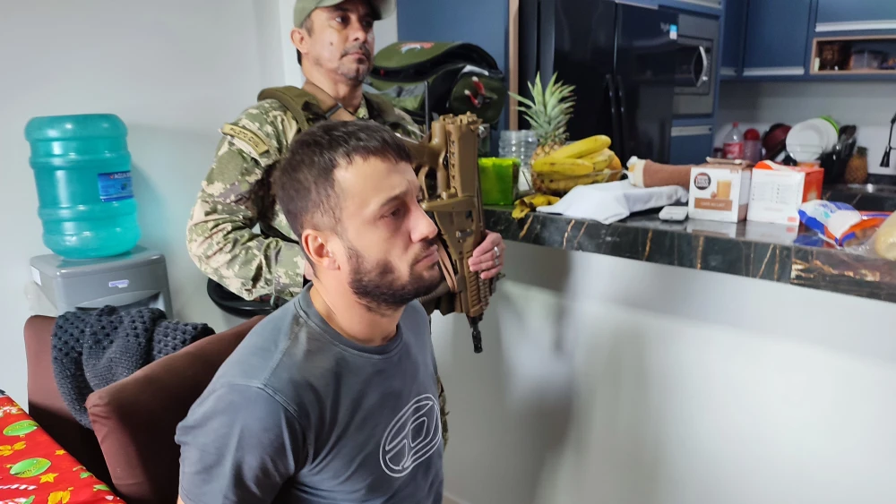 Cae socio brasileño de Macho en una lujosa casa de Salto del Guairá