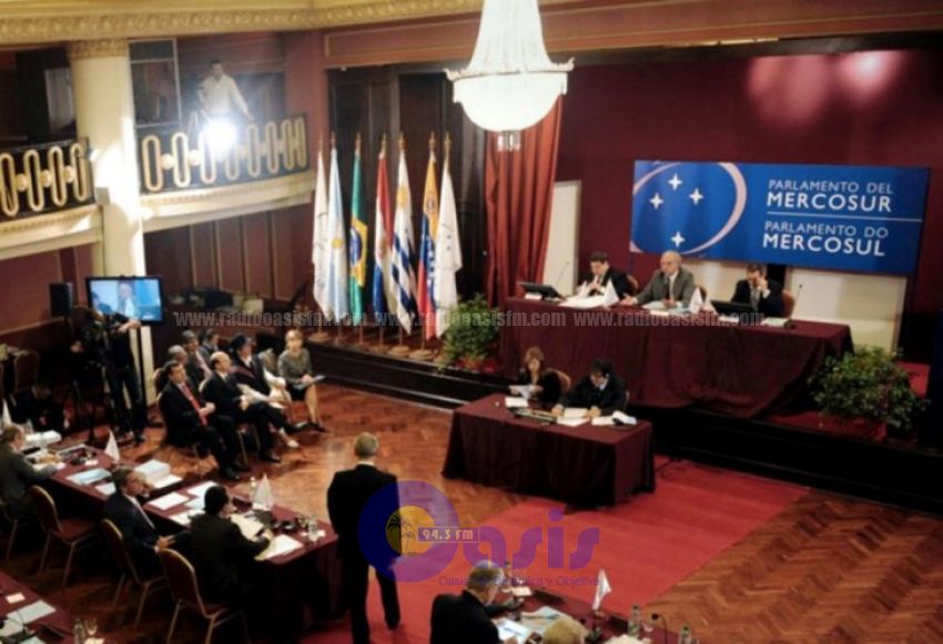 Fracasa maniobra para sepultar proyecto que suprime a los parlasurianos