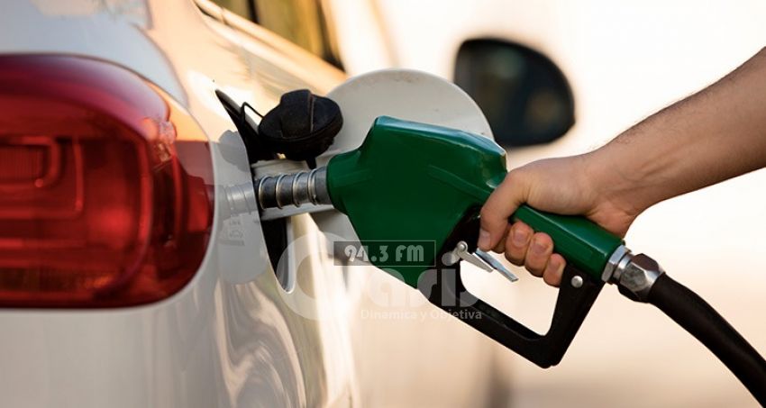 Emblemas privados deciden bajar precios de sus combustibles 