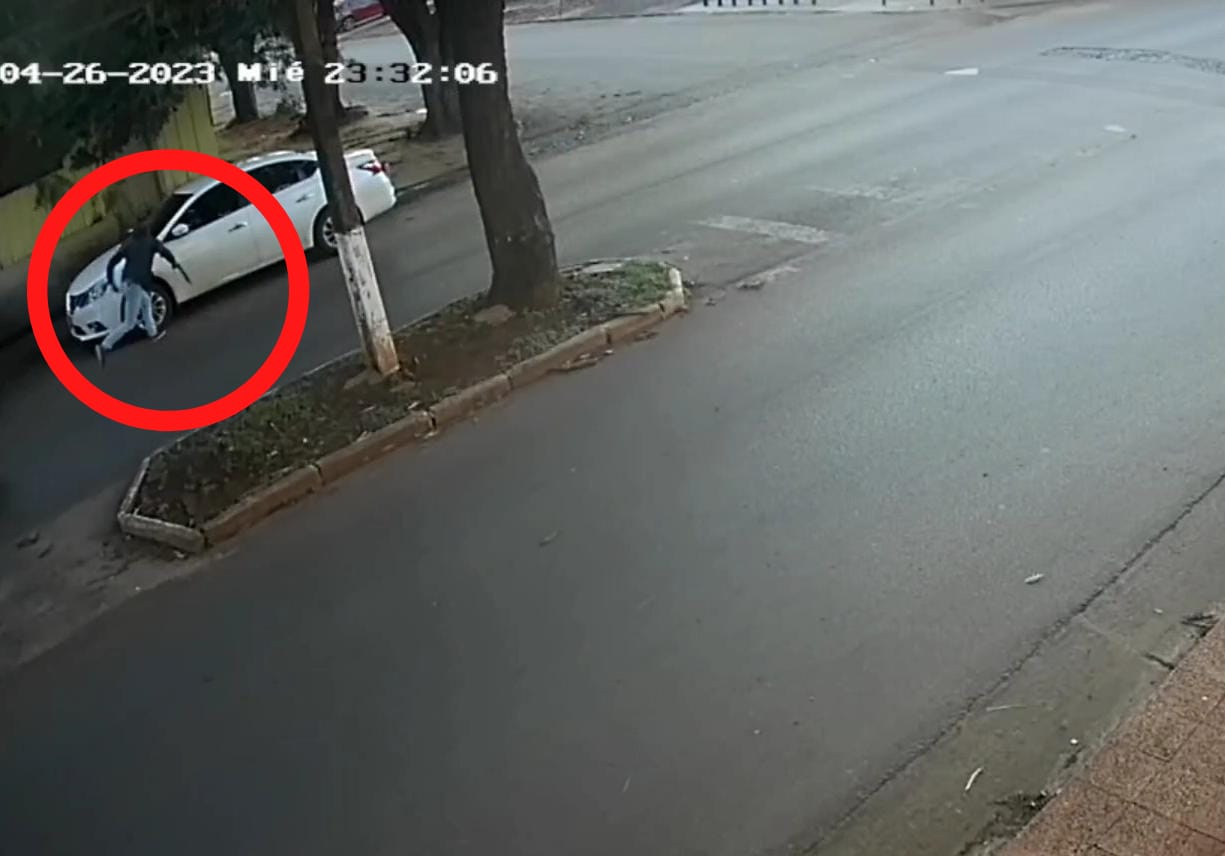 Tras intento de asalto, malvivientes huyen del lugar. Uno de ellos lo hizo a pie