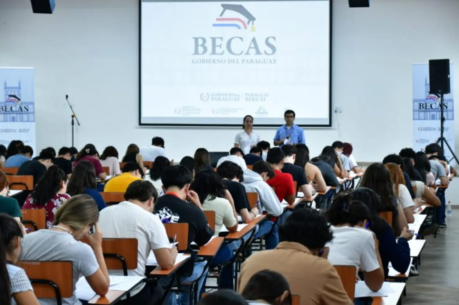 Más de 7.800 postulantes alcanzaron el puntaje requerido en la prueba por las Becas del Gobierno