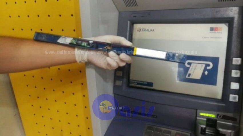 Encuentran dispositivo que roba datos en cajeros automáticos
