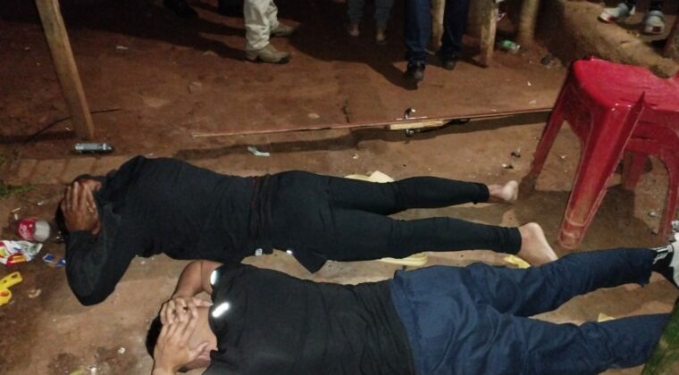 Tres aprehendidos por crimen de guardia en tienda de celulares