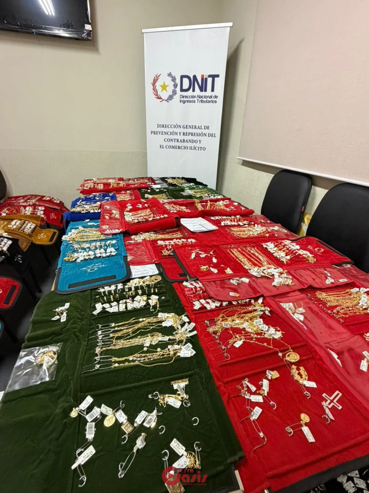 Incautan millonaria carga de semijoyas en control de la DNIT en Cerro Corá