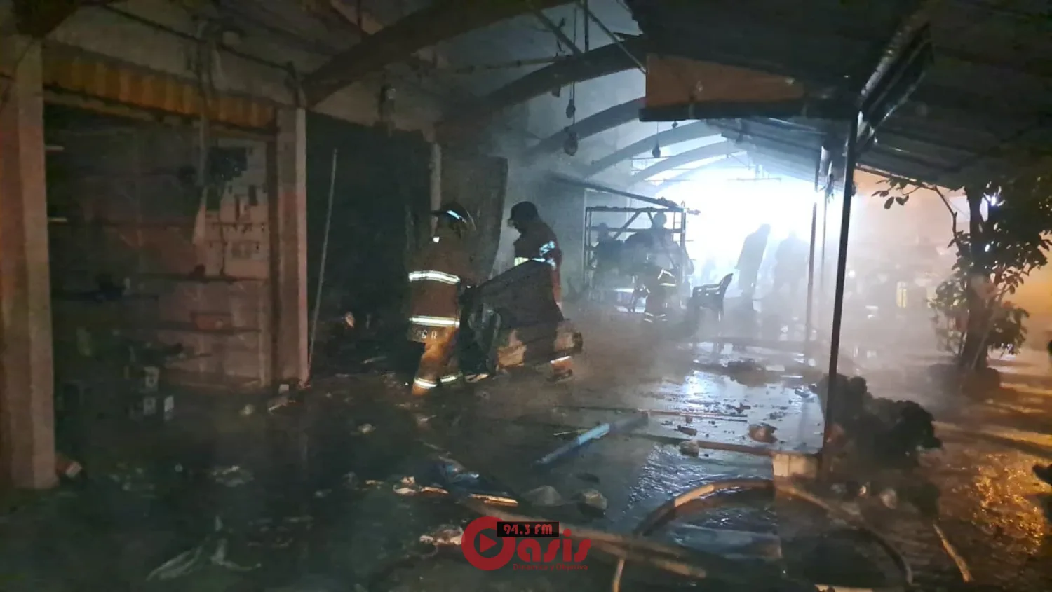 Incendio consume más de seis casillas comerciales en la línea internacional en  Pedro Juan